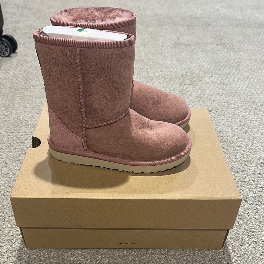 UGG Kids classic II Boots in Pink Suede